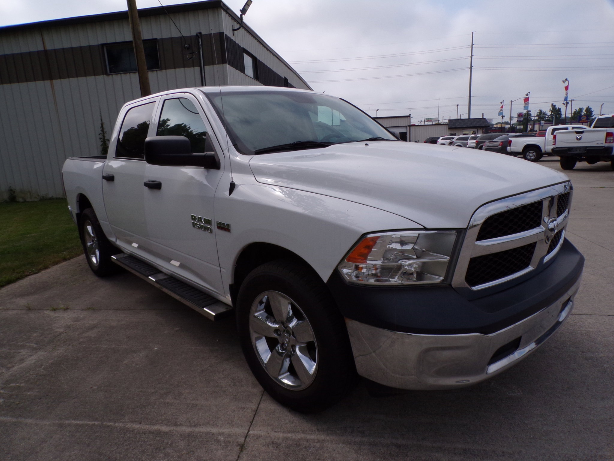 2017 Ram 1500 Tradesman photo 3