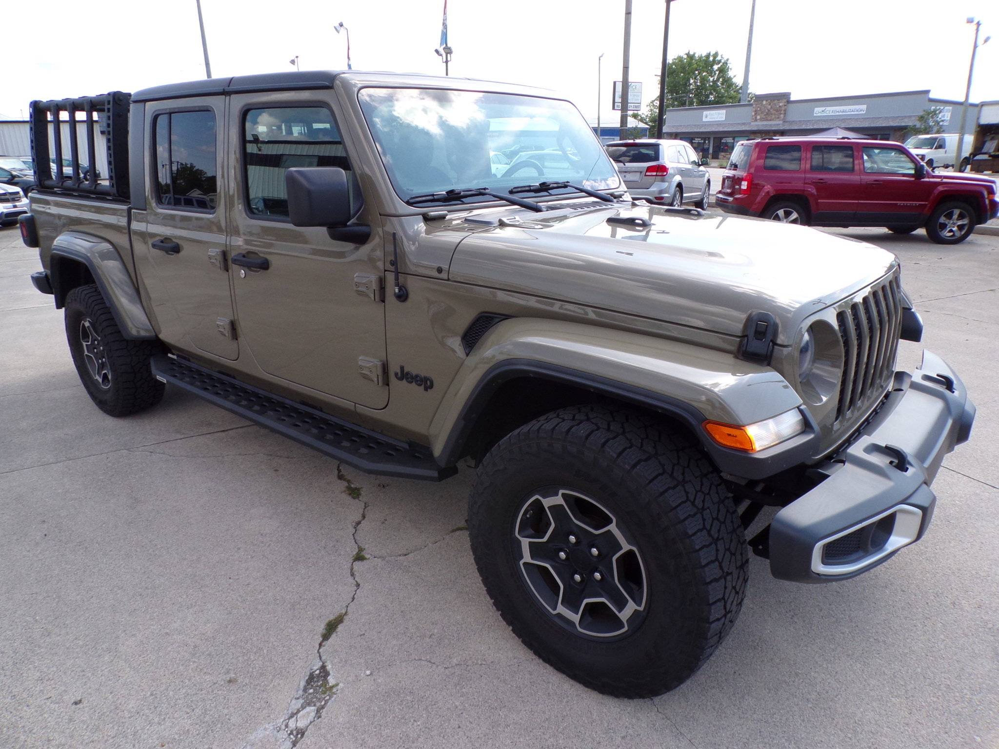 2020 Jeep Gladiator Sport photo 3