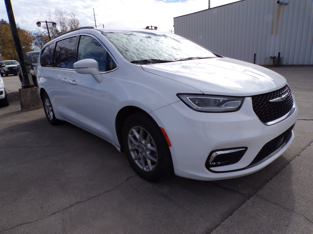 Used 2022 Chrysler Pacifica Touring L Van Passenger Van