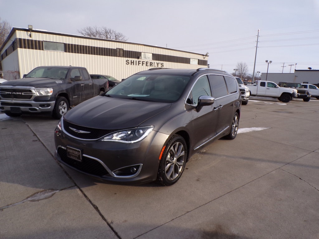Used 2017 Chrysler Pacifica Limited Van