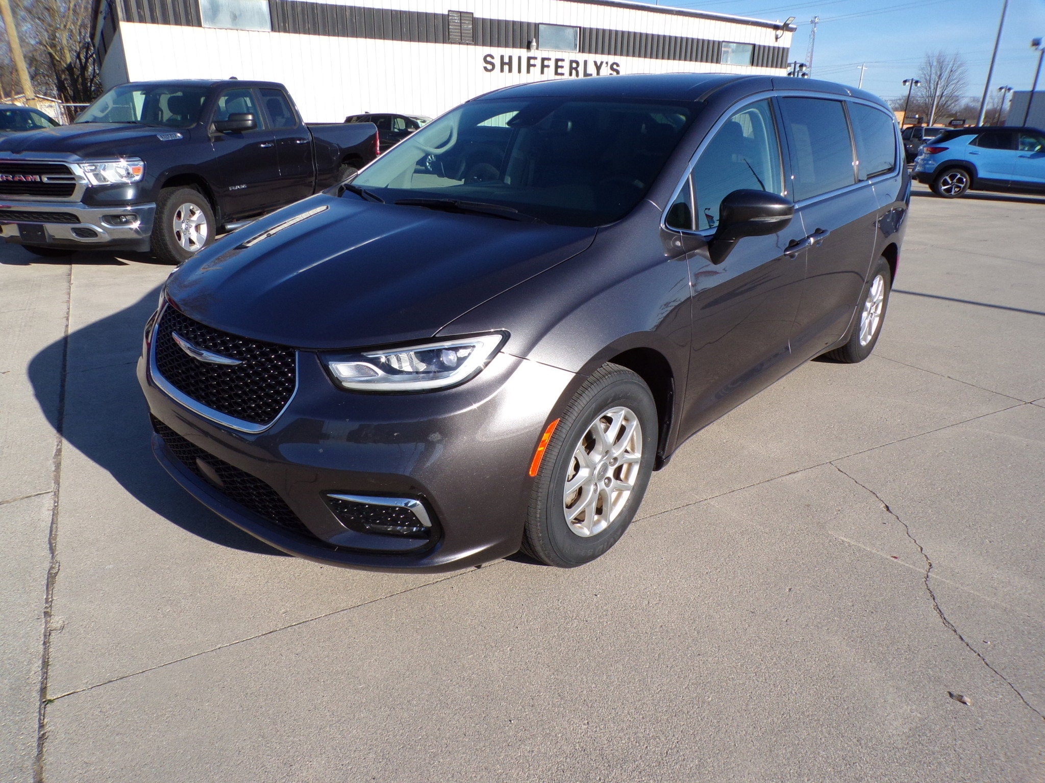 2023 Chrysler Pacifica Touring L