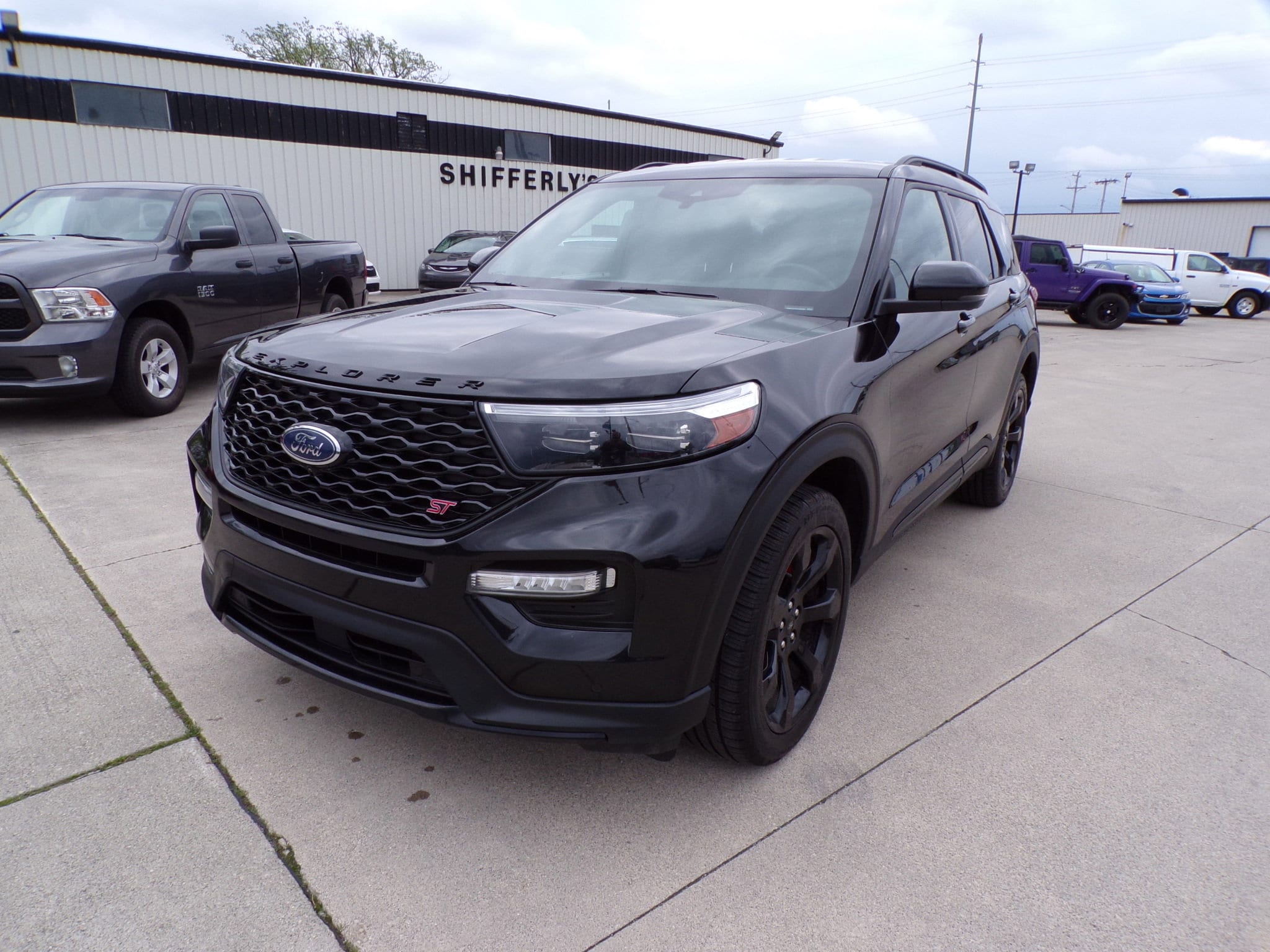 2023 Ford Explorer ST 4WD's photo