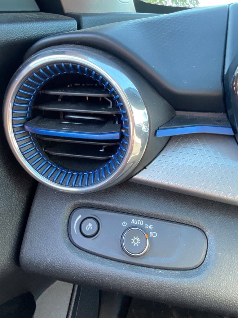 2025 Chevrolet Trax LT - Photo 17