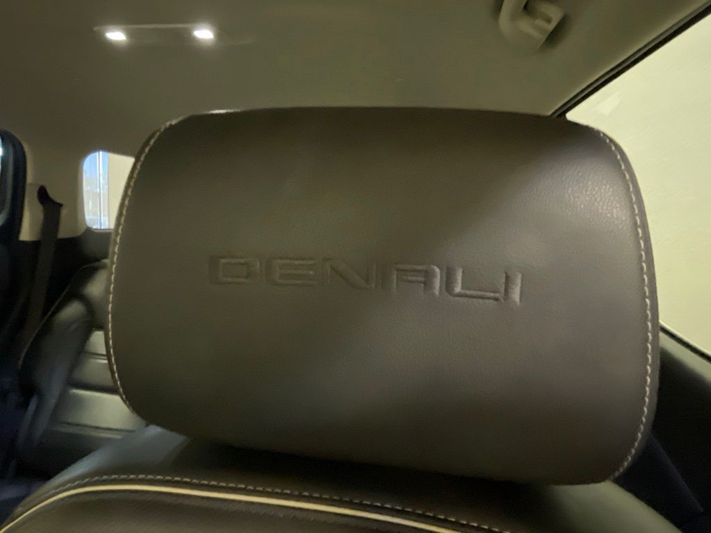 2023 GMC Acadia Denali - Photo 14
