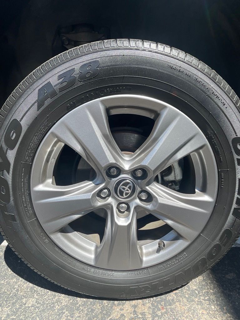 2024 Toyota RAV4 XLE - Photo 27
