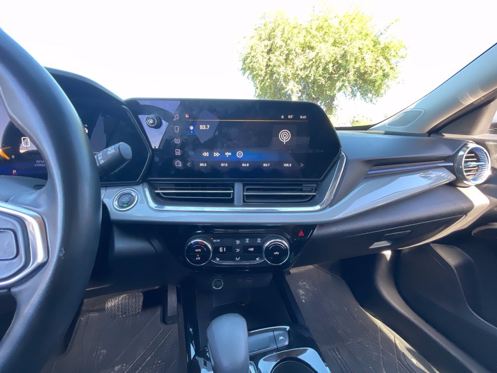 2025 Chevrolet Trax LT - Photo 11