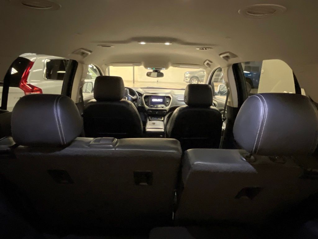 2023 GMC Acadia Denali - Photo 17