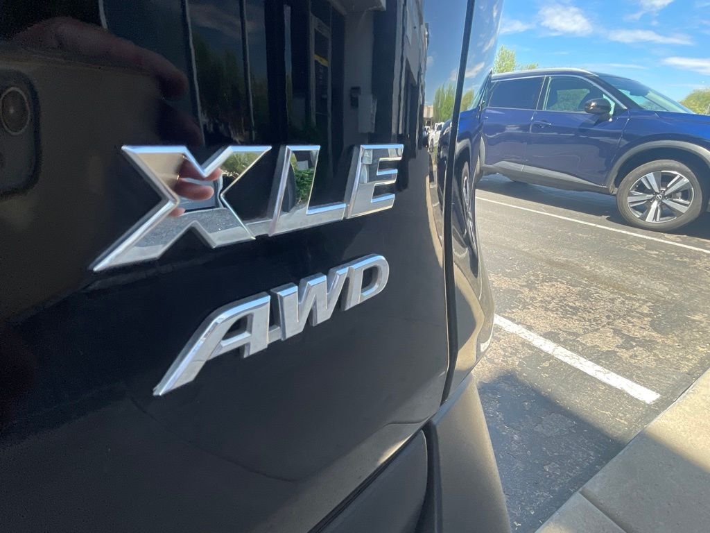 2024 Toyota RAV4 XLE - Photo 26