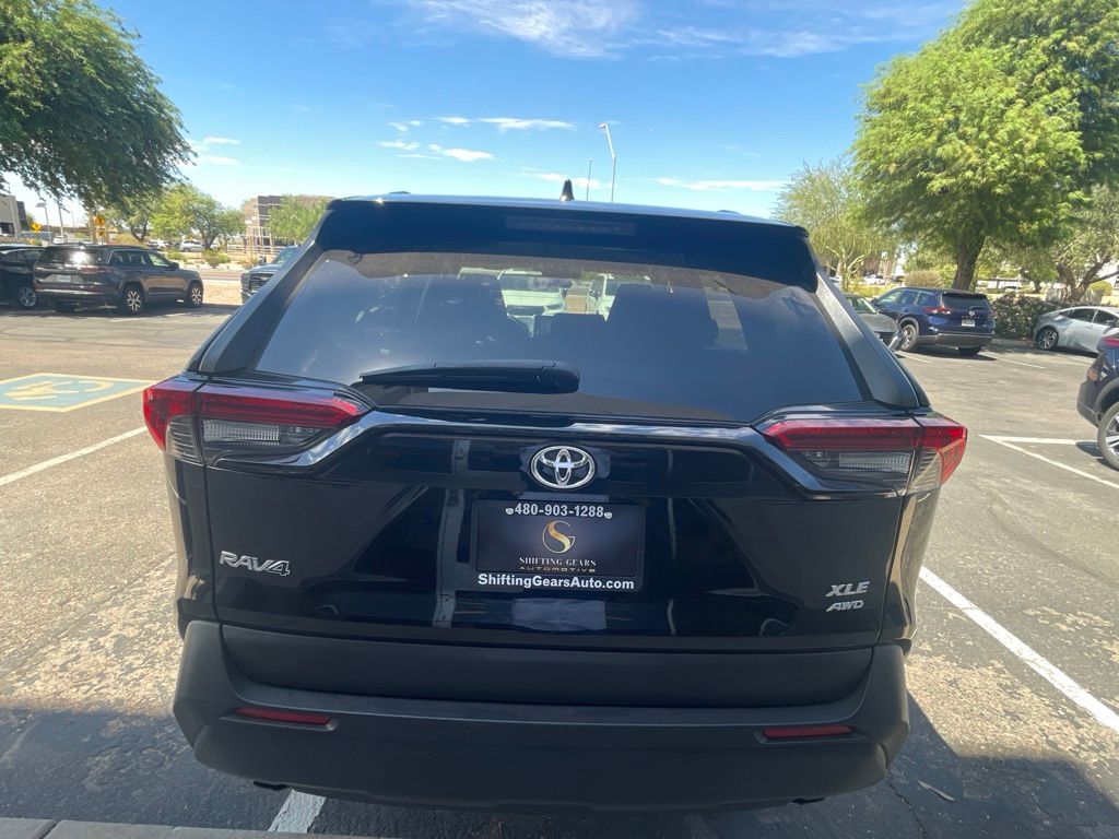 2024 Toyota RAV4 XLE - Photo 23