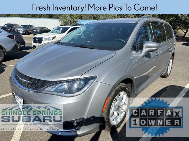 2017 Chrysler Pacifica Touring Plus photo 4