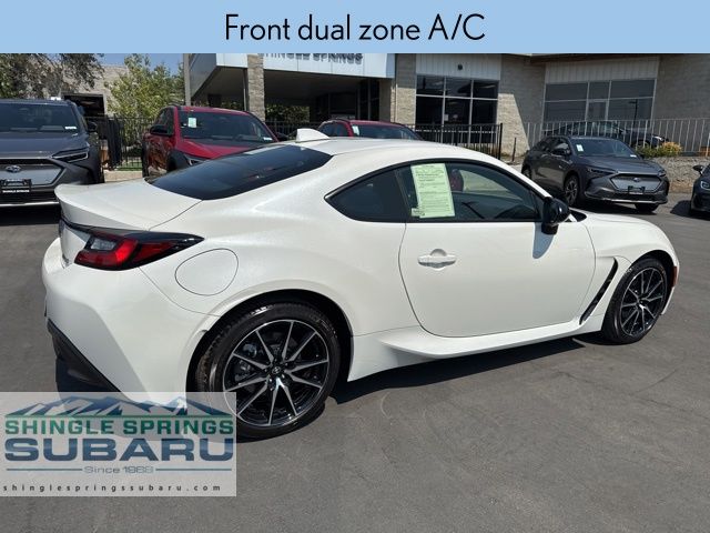 2024 Toyota GR86 Base photo 4