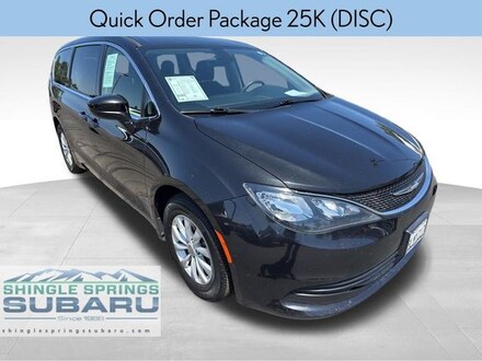 2017 Chrysler Pacifica Touring Minivan/Van