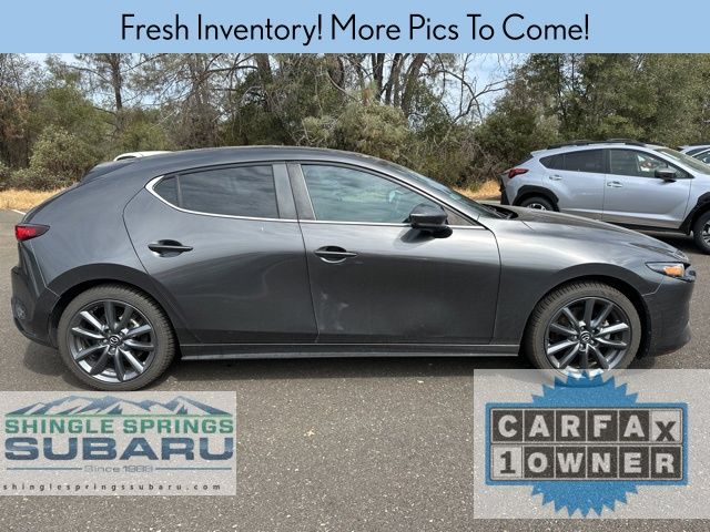 2022 Mazda Mazda3 Preferred Hatchback photo 3