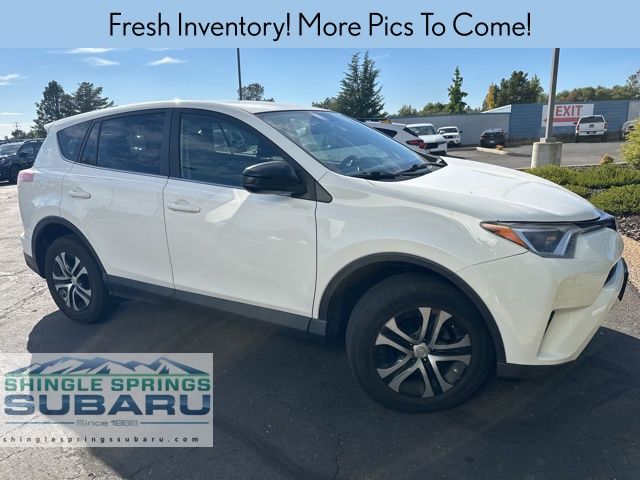 2016 Toyota RAV4 LE photo 2