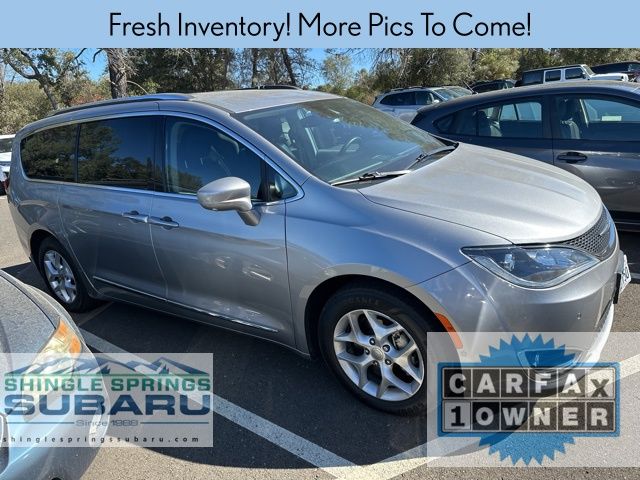 2017 Chrysler Pacifica Touring Plus photo 2