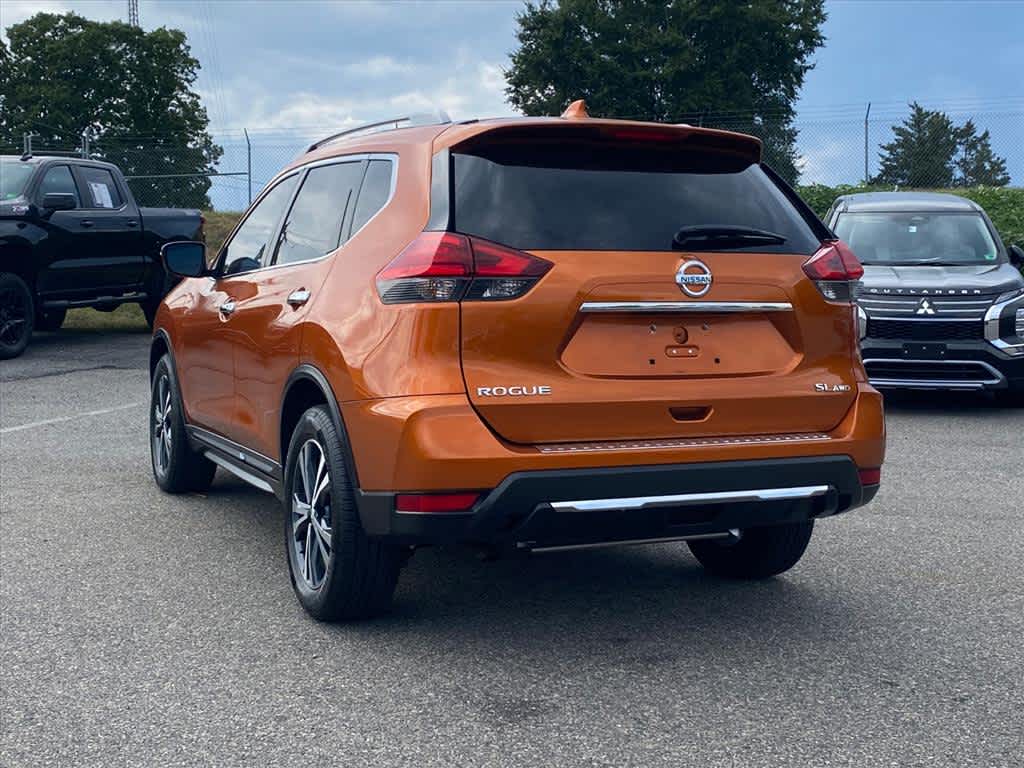 2017 Nissan Rogue SL photo 3