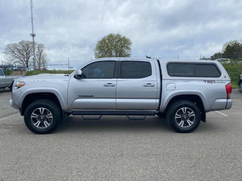 Used 2017 Toyota Tacoma TRD Sport with VIN 5TFAZ5CN3HX033334 for sale in Fredericksburg, VA