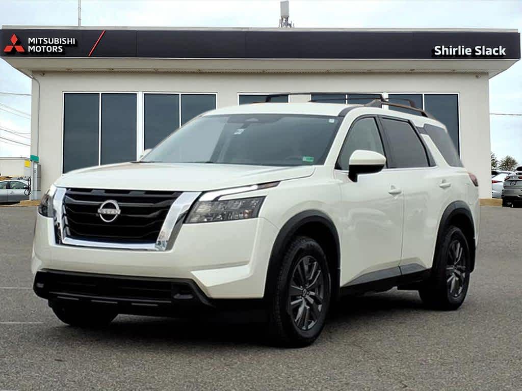 2023 Nissan Pathfinder SV's photo