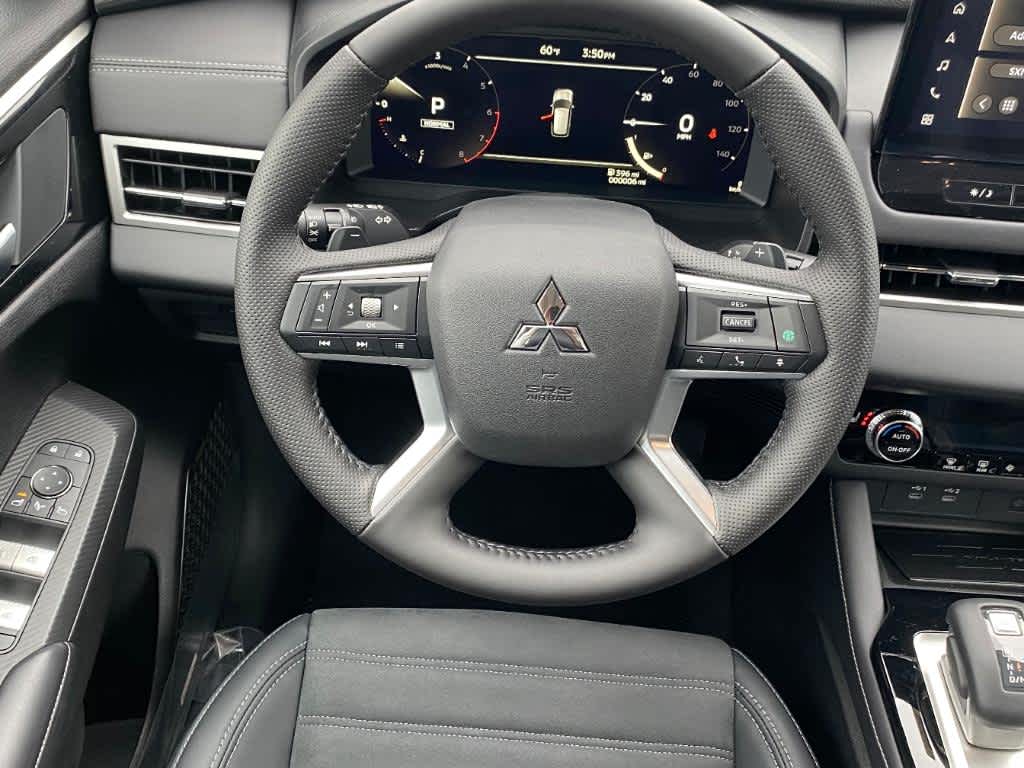 2025 Mitsubishi Outlander SE photo 3