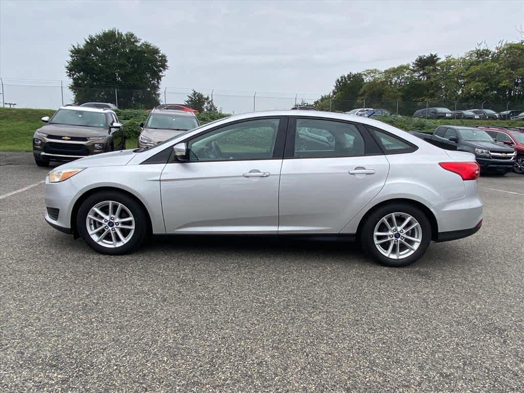 2016 Ford Focus SE photo 2