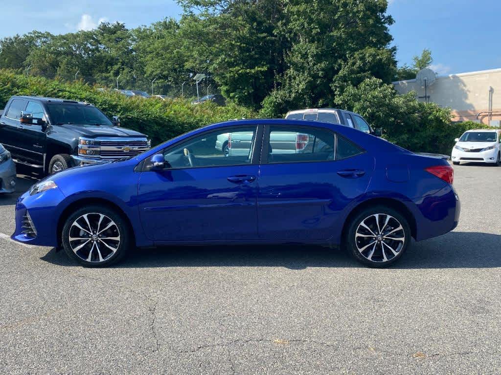 2017 Toyota Corolla SE photo 2