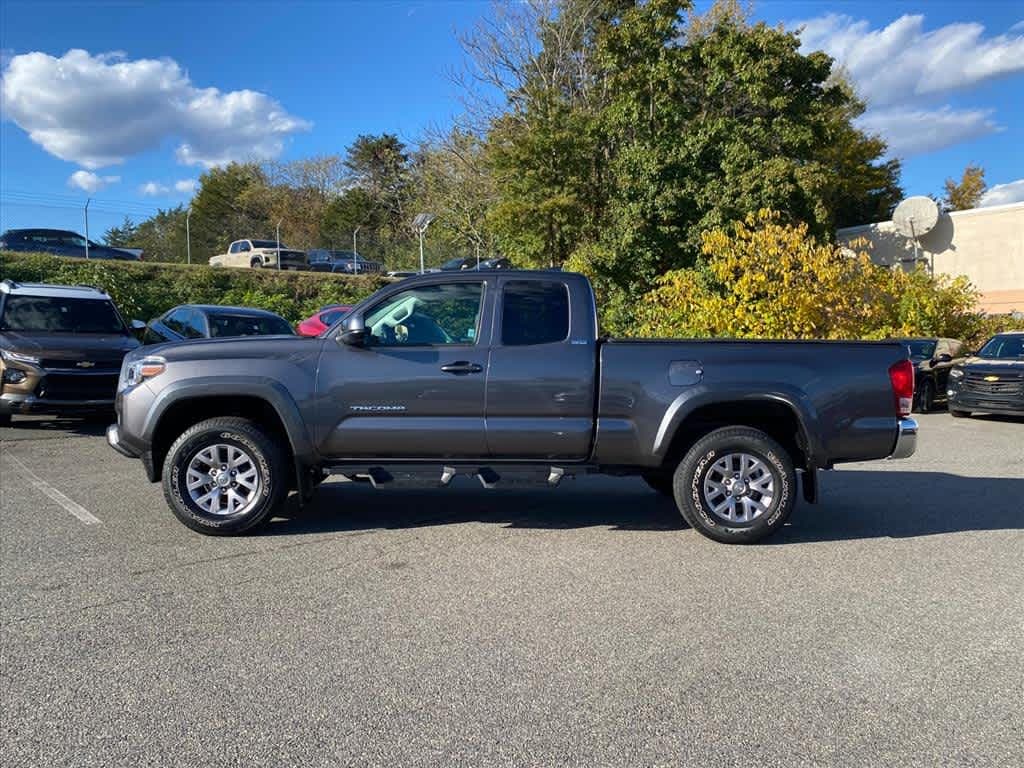 Used 2017 Toyota Tacoma SR5 Access Cab 6 Bed I4 4x4 AT (Natl) Access Cab 6 Bed I4 4x4 AT (Natl)