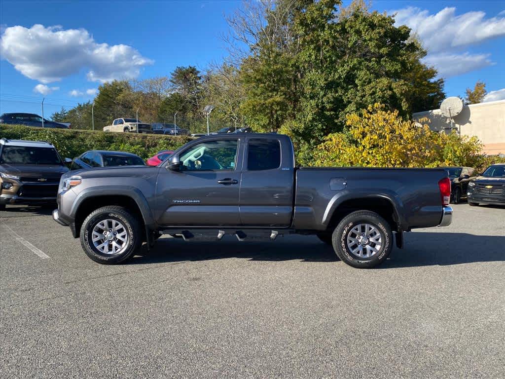 2017 Toyota Tacoma SR5 Access Cab 4x4 photo 2