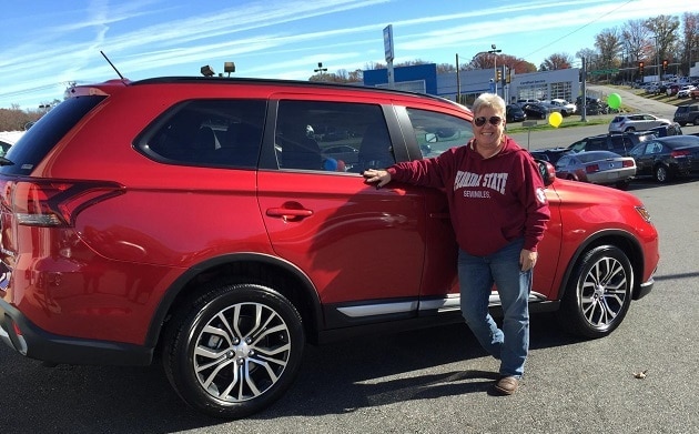 Happy Customer Karen Gilmore with her new 2016 Mitsubishi Outlander!