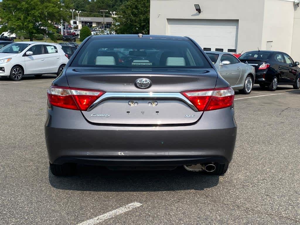2015 Toyota Camry XLE photo 4