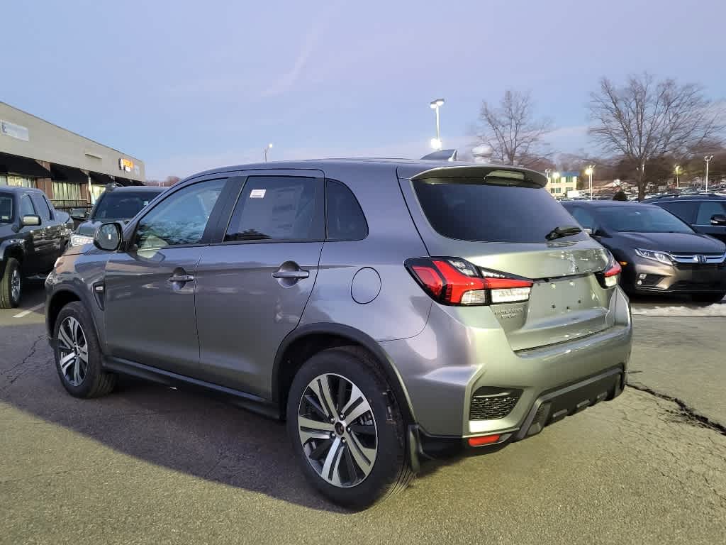 2024 Mitsubishi Outlander Sport ES photo 3