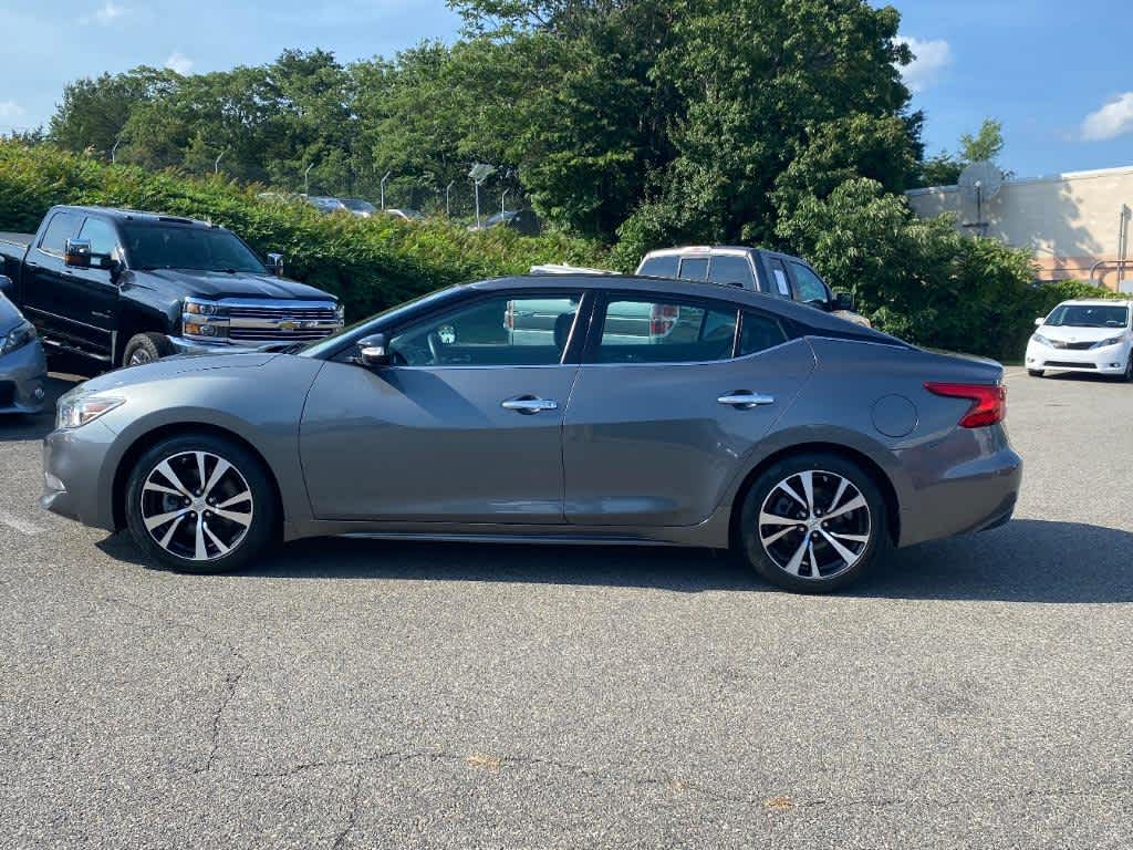 2017 Nissan Maxima Platinum photo 2