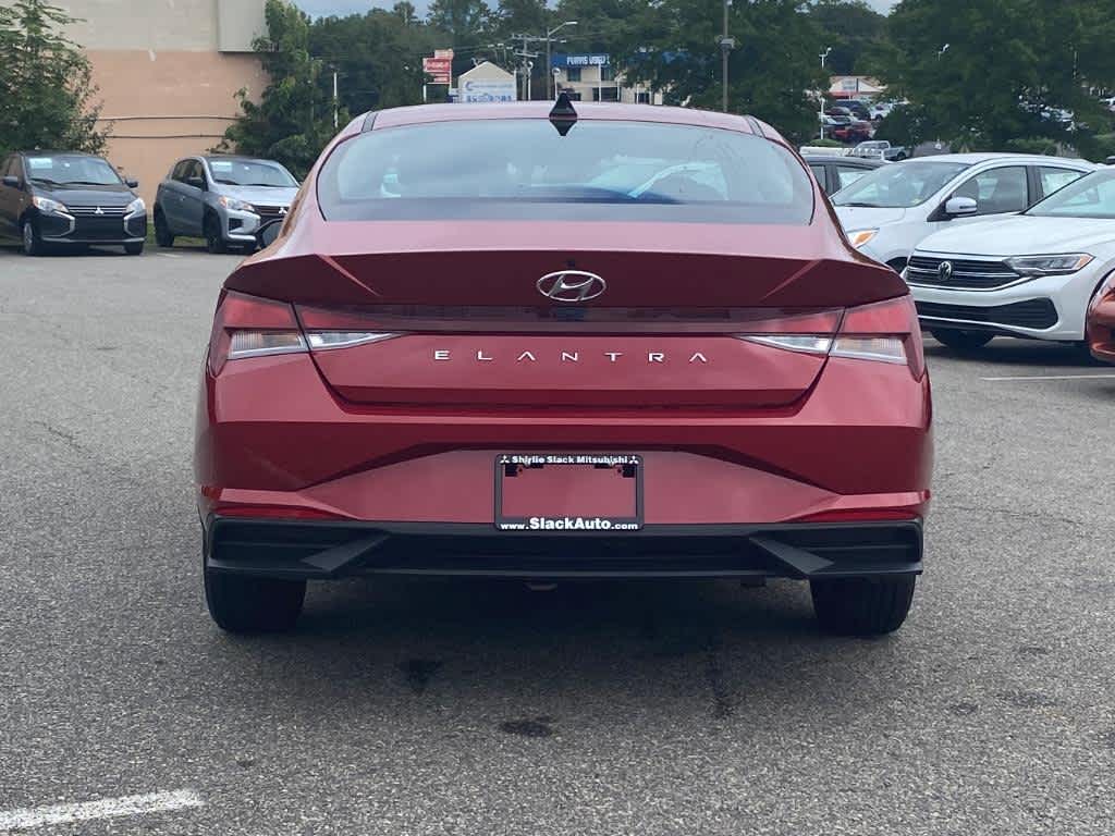 2021 Hyundai Elantra SEL photo 3