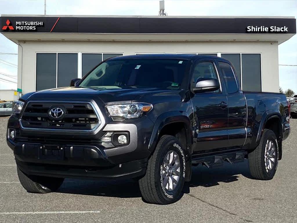 Used 2017 Toyota Tacoma SR5 Access Cab 6 Bed I4 4x4 AT (Natl) Access Cab 6 Bed I4 4x4 AT (Natl)