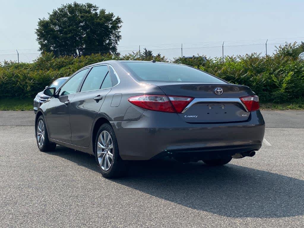 2015 Toyota Camry XLE photo 3