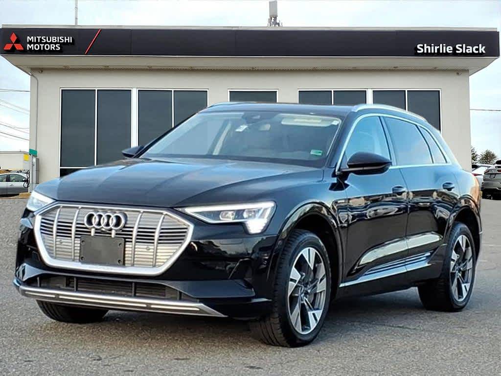 2021 Audi e-tron Premium Plus's photo