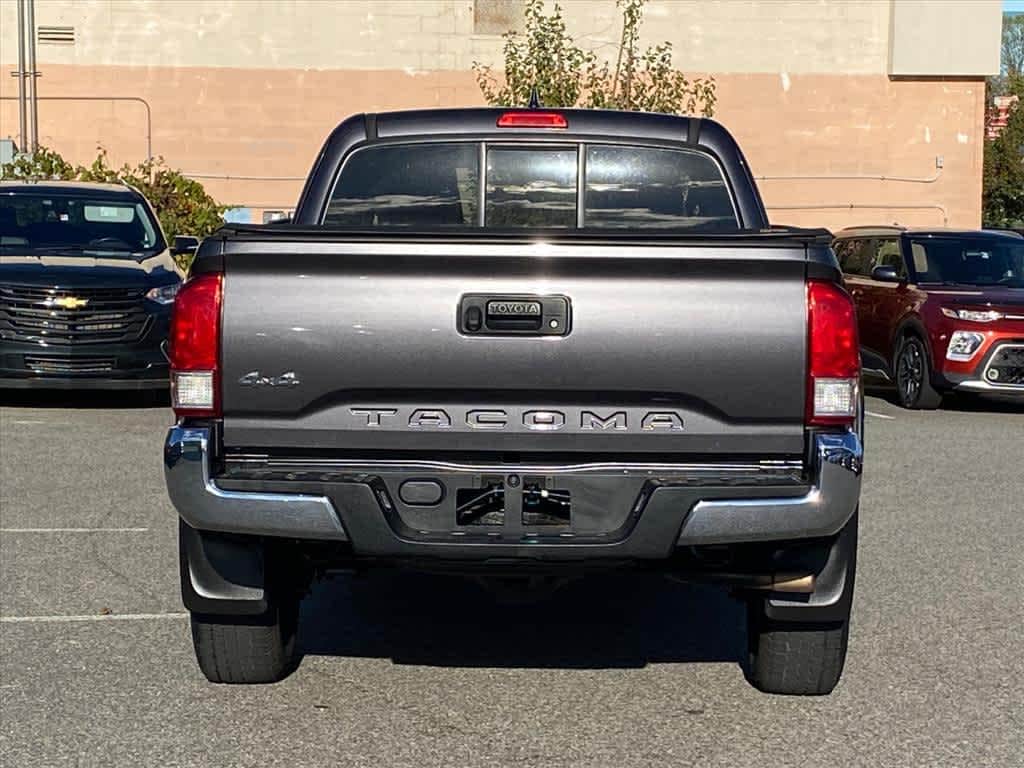 Used 2017 Toyota Tacoma SR5 Access Cab 6 Bed I4 4x4 AT (Natl) Access Cab 6 Bed I4 4x4 AT (Natl)