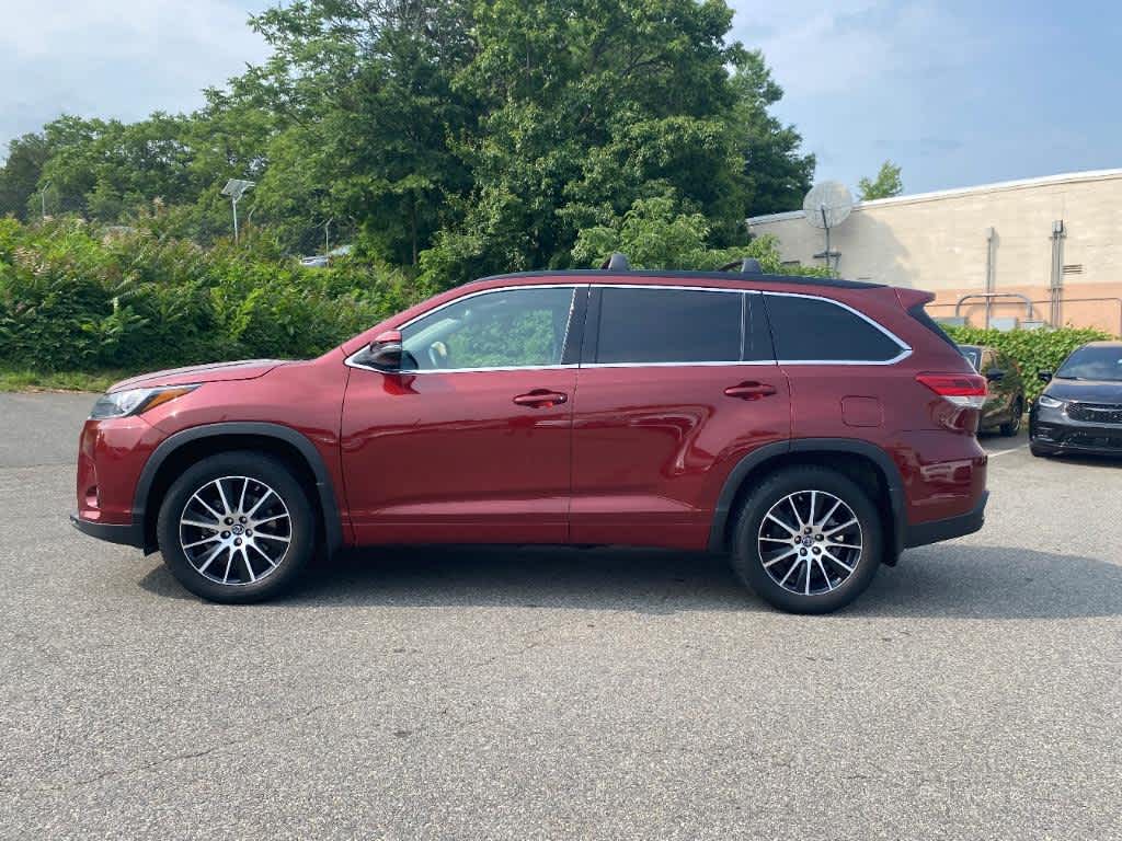 Used 2017 Toyota Highlander SE with VIN 5TDJZRFH0HS478973 for sale in Fredericksburg, VA