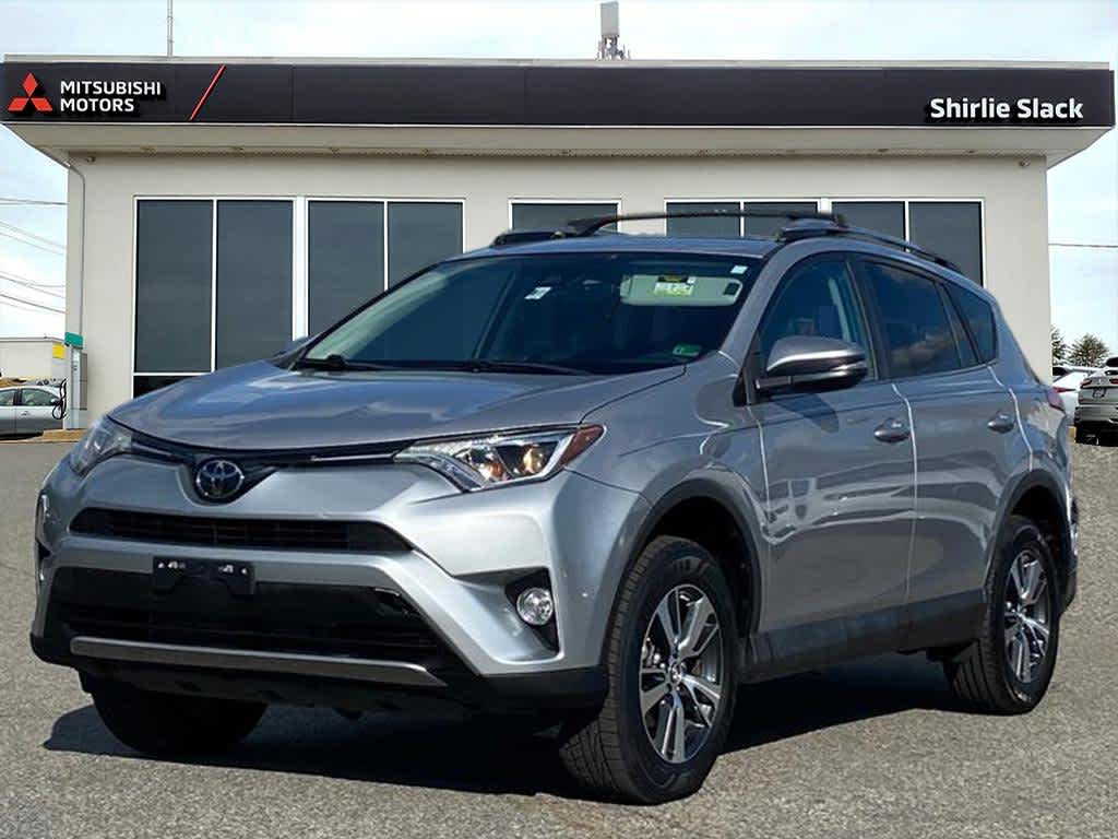 2017 Toyota RAV4 XLE's photo
