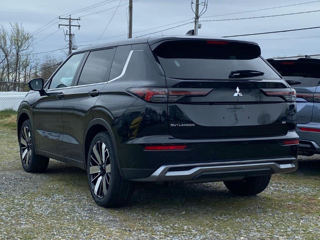 2025 Mitsubishi Outlander SE photo 2