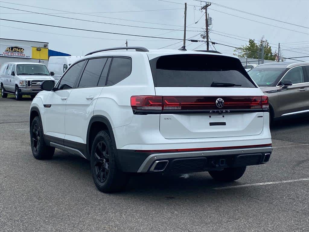 2024 Volkswagen Atlas Peak Edition SEL photo 2