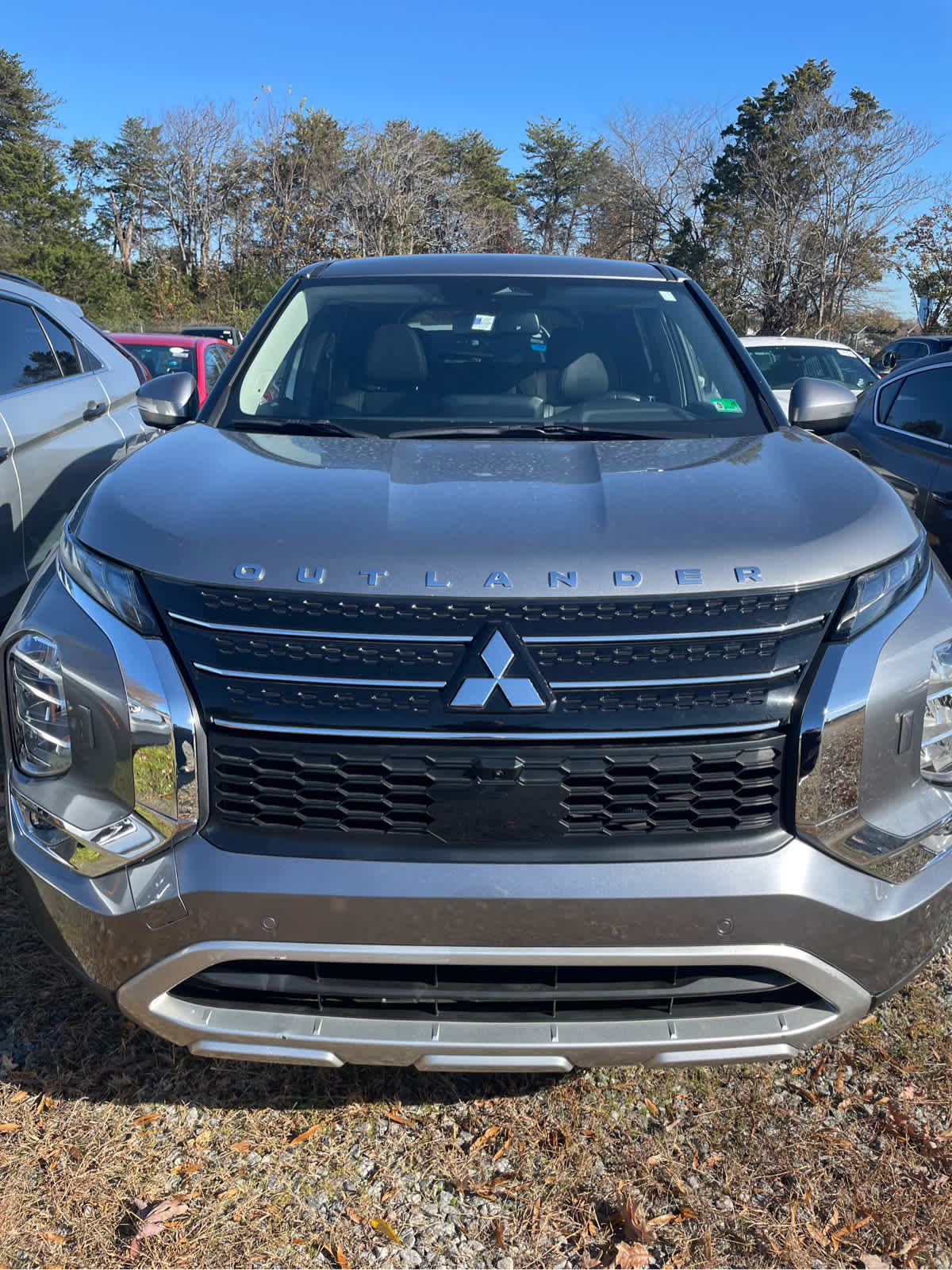 2023 Mitsubishi Outlander SE's photo