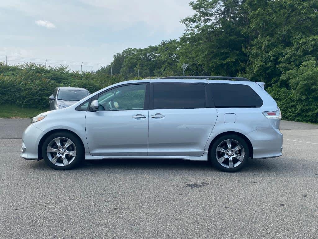 Used 2011 Toyota Sienna SE with VIN 5TDXK3DC0BS055708 for sale in Fredericksburg, VA
