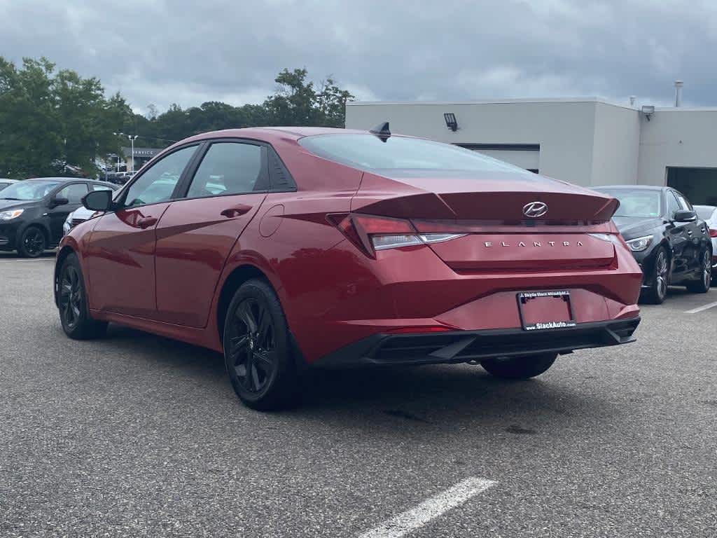 2021 Hyundai Elantra SEL photo 2