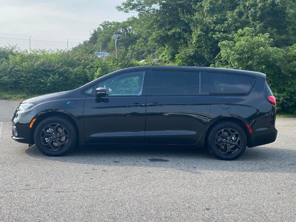 Used 2023 Chrysler Pacifica Hybrid Limited with VIN 2C4RC1S79PR503346 for sale in Fredericksburg, VA