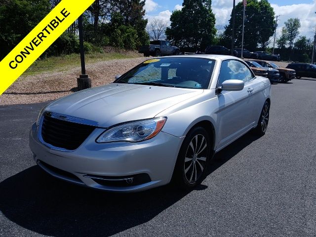 2012 Chrysler 200 S Convertible's photo