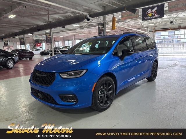 2026 Chrysler Pacifica Passenger Van 