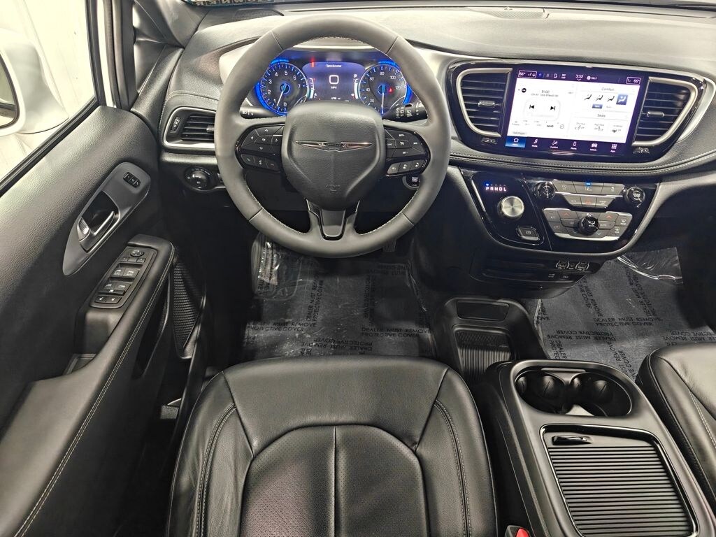 Used 2022 Chrysler Pacifica Touring L Minivan/Van