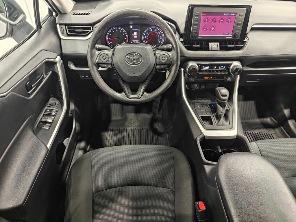 2022 Toyota RAV4 LE photo 2