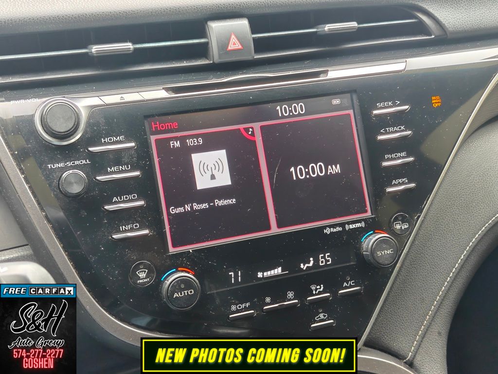 2018 Toyota Camry SE photo 2