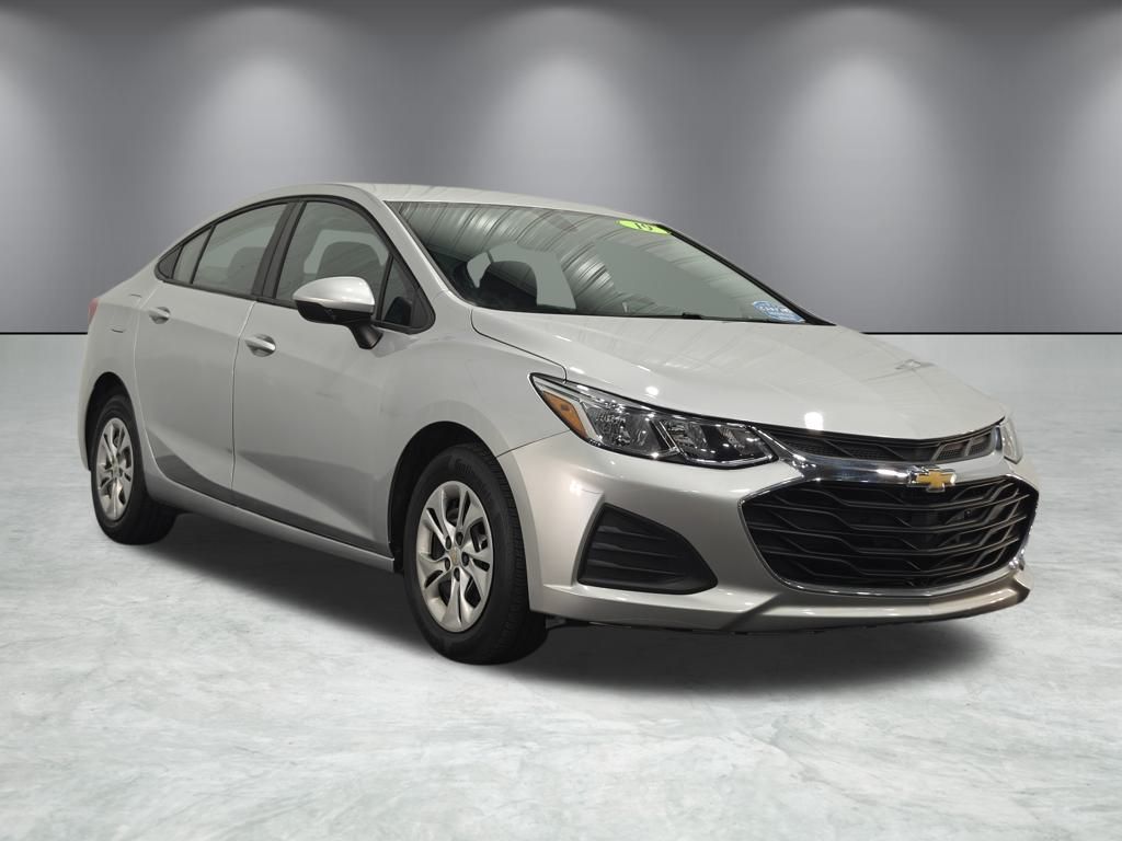 2019 Chevrolet Cruze LS photo 2